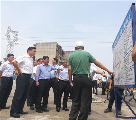 鄭俊康、吳煒到火車站周邊路網改造工程調研