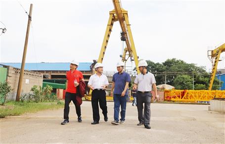 覃振華到九個分公司調研生產(chǎn)經(jīng)營工作