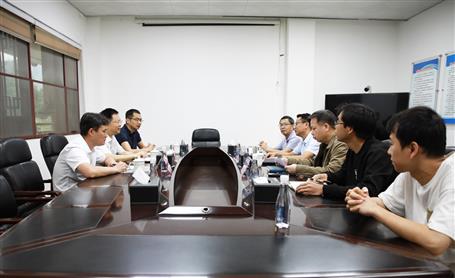 賴(lài)海標(biāo)到柳州城建集團(tuán)進(jìn)行工作會(huì)談